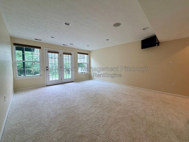 Building Photo - 242 Corey Dr
