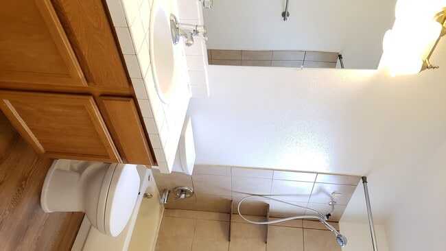 Building Photo - 2 bedroom 2 bath with a garage