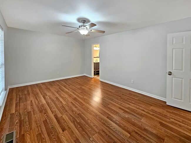 Building Photo - COMING SOON: Beautifully Updated 2/2.5 Townhome Near Truist Park