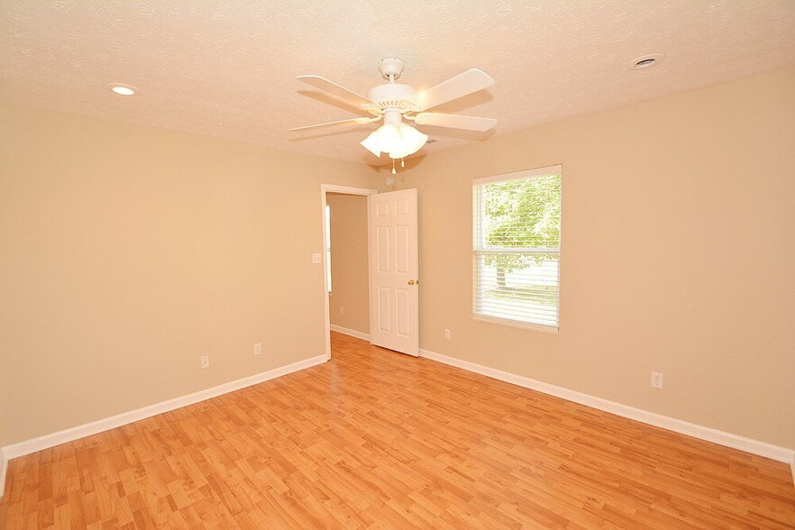 Building Photo - 5842 Kiah Ct