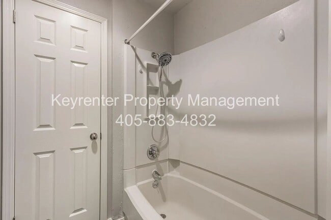 Building Photo - 9020-9020 N Rockwell Dr