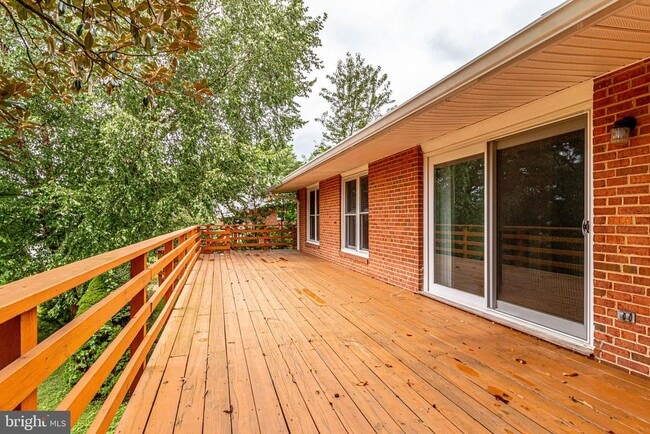 Building Photo - 6525 Byrnes Dr