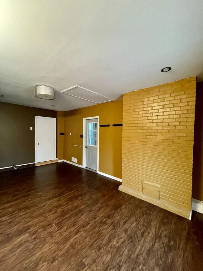 Building Photo - Family Friendly Home in Oakwood Estates