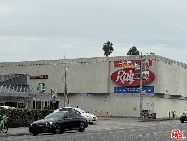 Building Photo - 3810 Wilshire Blvd