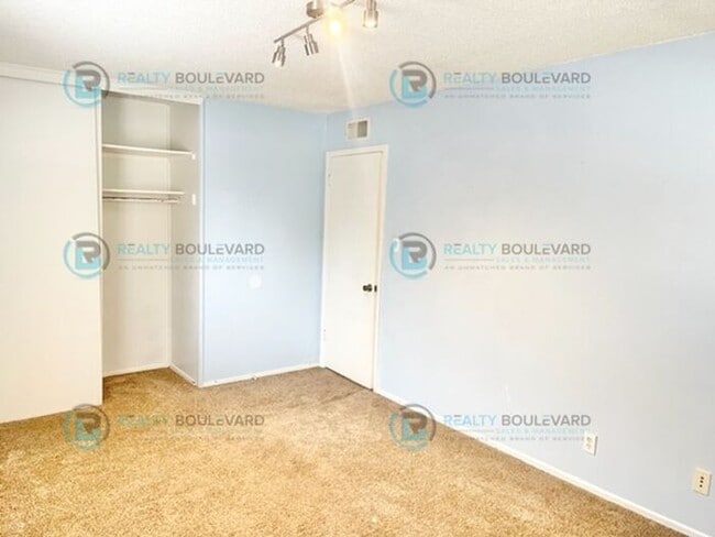 Building Photo - Cozy 3-Bedroom Home with Fenced Yard and G...