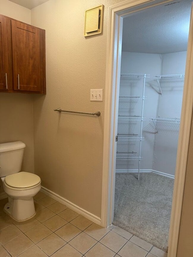 Building Photo - 2 BD with Garage - Dog Park - Resort Pool ...