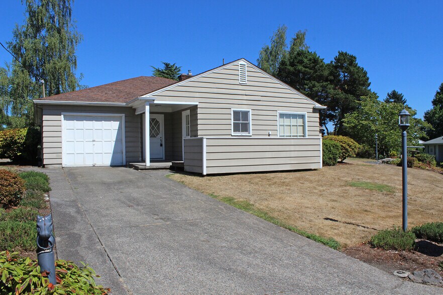 Building Photo - 8025-8027 SW Northvale Wy