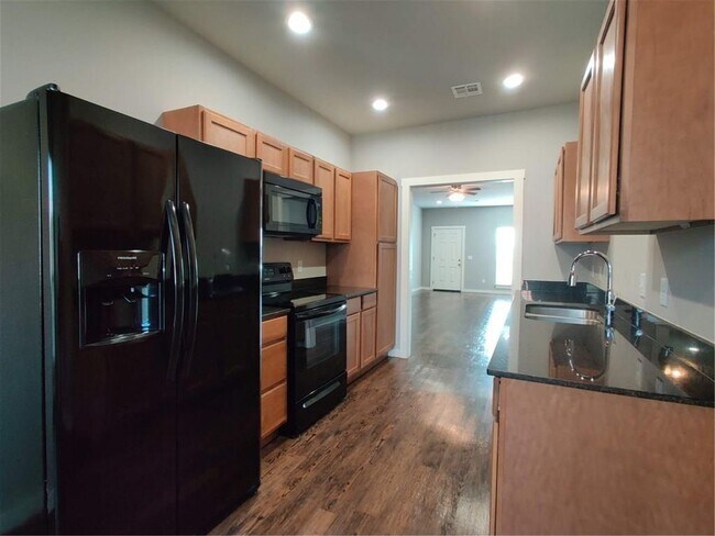 Building Photo - 3 Bedroom 2 Bath Duplex Centerton