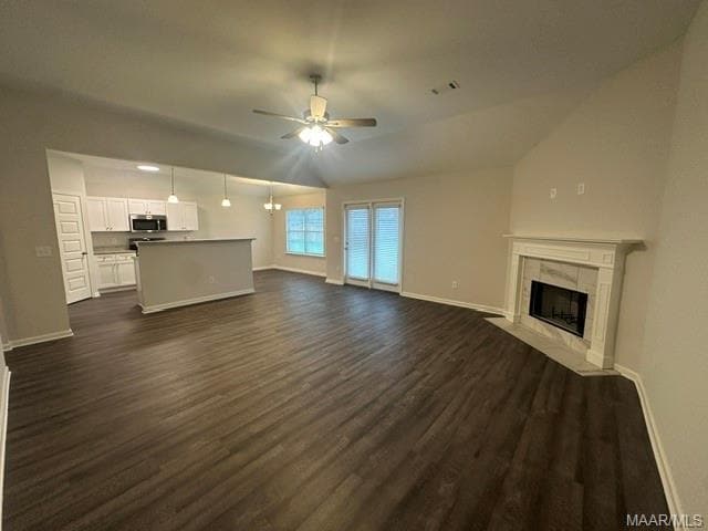 Building Photo - 444 Country Club Dr