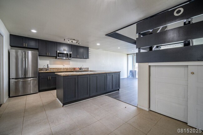 Building Photo - 3 Bed 3 Bath in Laulea Townhomes