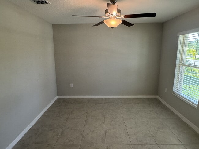Building Photo - "Spacious 4-Bed Oasis with 2.5 Baths on Ra...