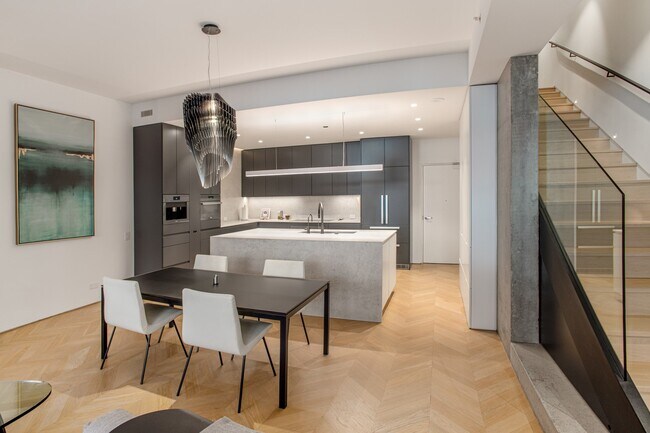 Building Photo - 1917 S Calumet Ave