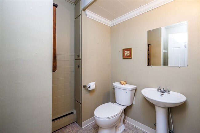 Building Photo - 757 Holt Rd