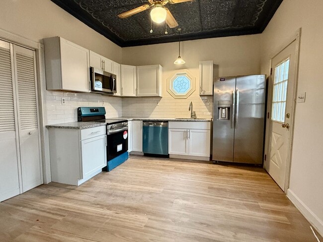 Building Photo - Very Spacious 2 Bed 2.5 Bath Home!