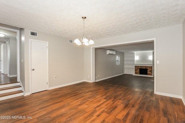 Building Photo - 5029 Fredericksburg Ave