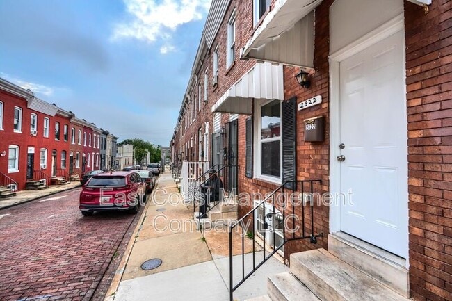 Building Photo - 2622 Llewelyn Ave