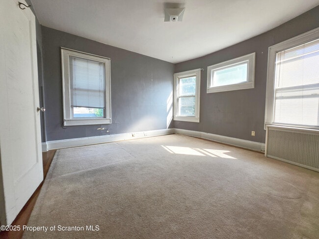 Building Photo - 542 Colfax Ave