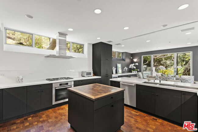 Building Photo - 1500 Rustic Ln