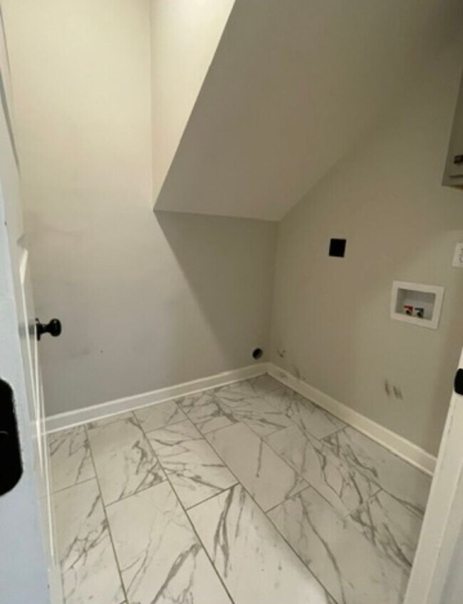 Building Photo - South Cherry Tree 509