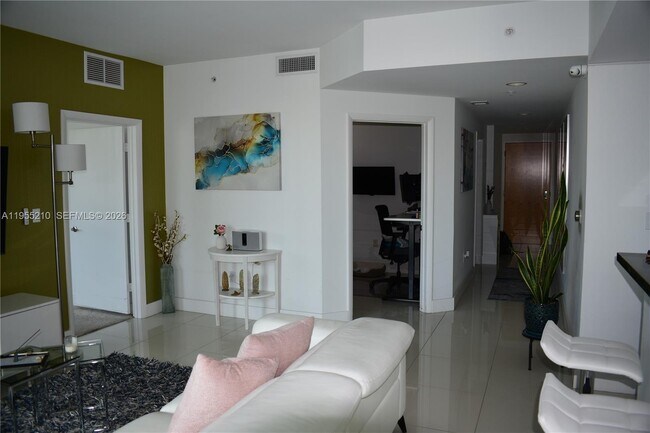 Building Photo - 253 NE 2nd St