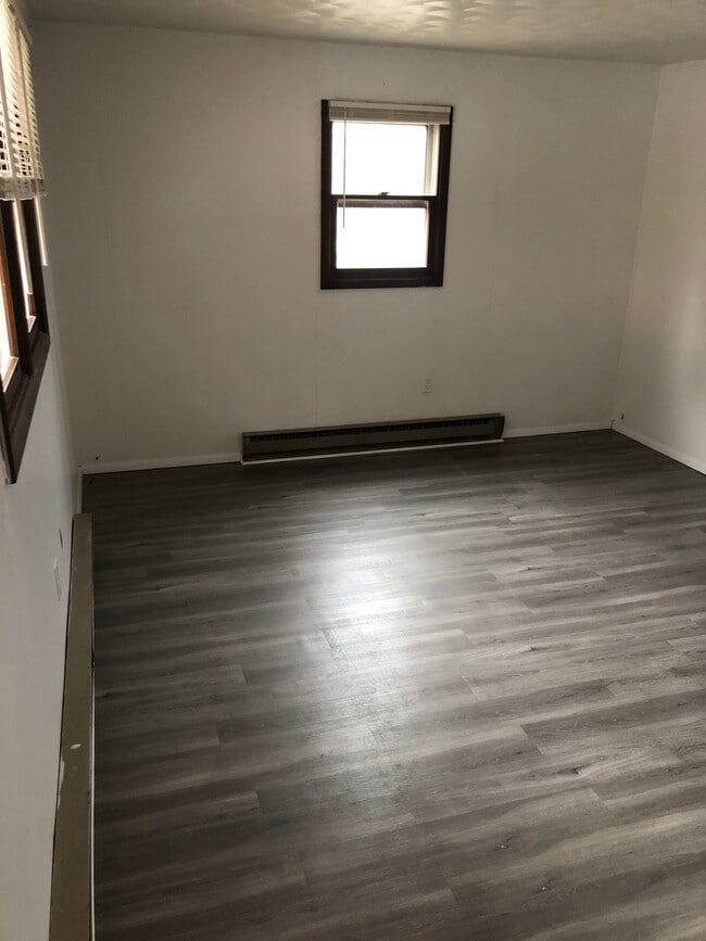 Building Photo - Brooke apartments unit 1