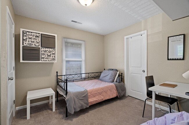 Building Photo - Charming 3 Bedroom Home Near Columbia College