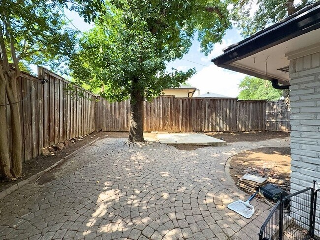 Building Photo - 1900 Mill Run Dr