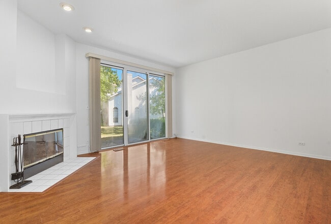 Building Photo - 519 Woodcrest Dr