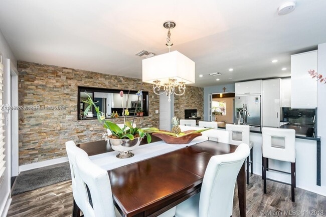 Building Photo - 2713 Sherman St