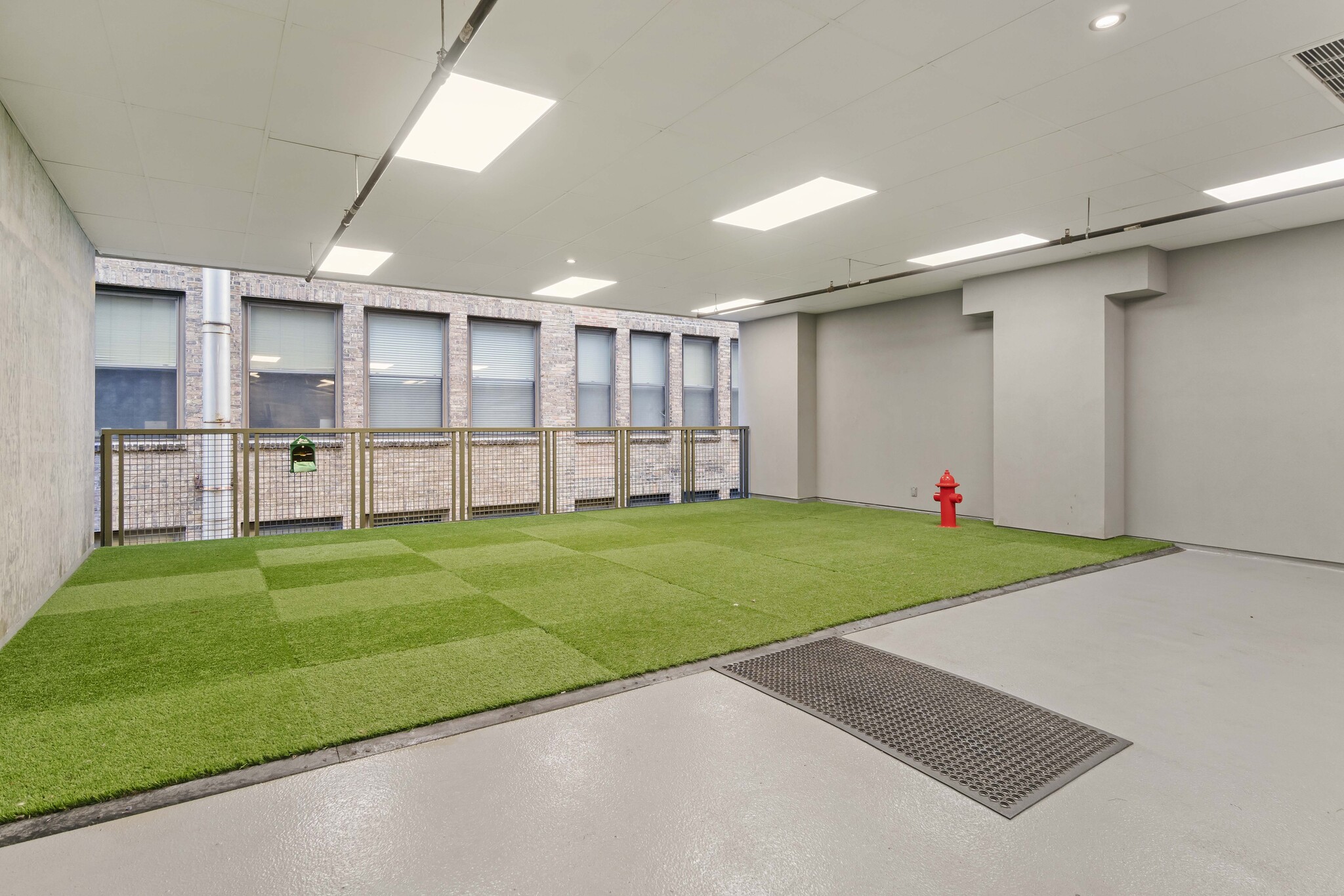 Building Photo - 697 S Clark St