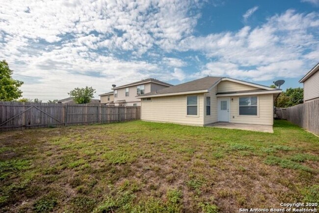 Building Photo - 3 Bedroom/2 Bath Wildhorse Subdivision