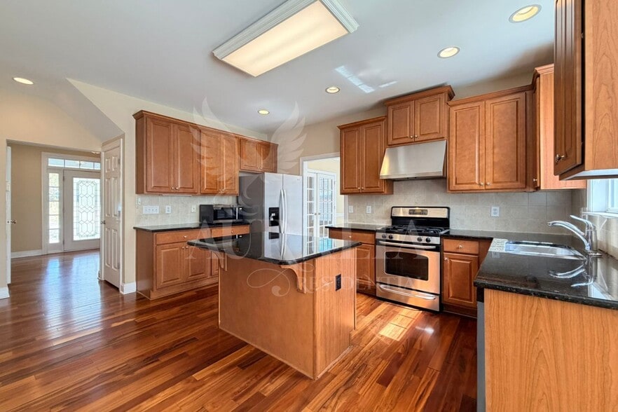 Building Photo - 101 Scotlow Way