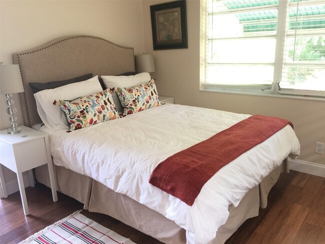 Building Photo - 1307 SW 18th Ct