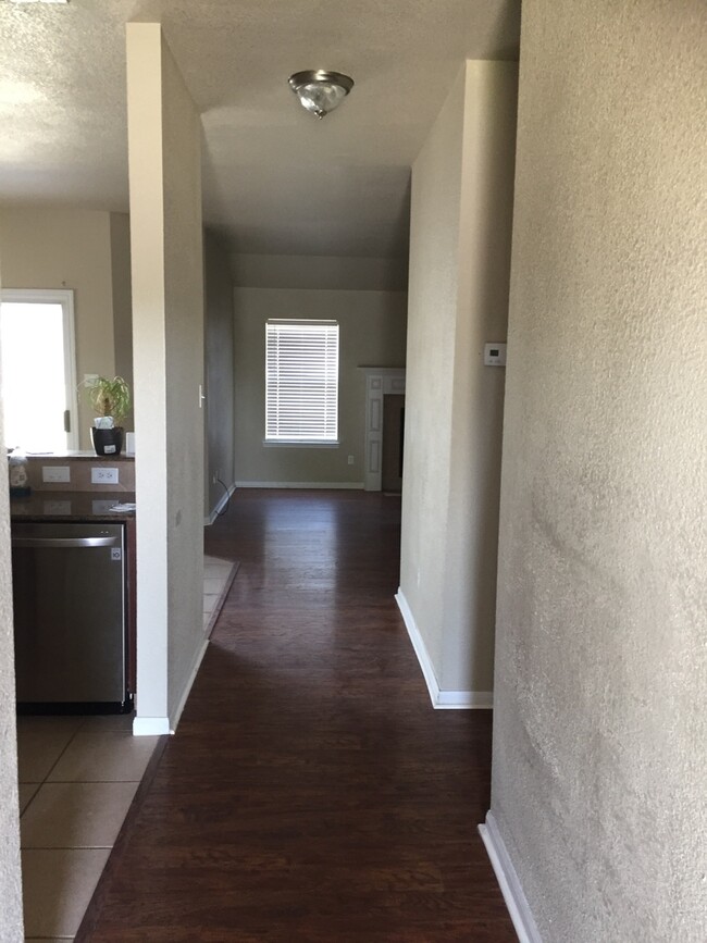 Building Photo - 707 Bighorn Dr