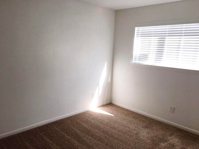 Building Photo - 16111 Aspenglen Dr