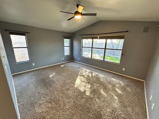 Building Photo - 3 Bed/ 2 Bath Home with Den in Arrowhead Ranch with Pool!