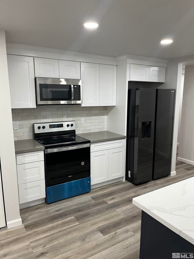 Building Photo - 6900 Sunkist Dr
