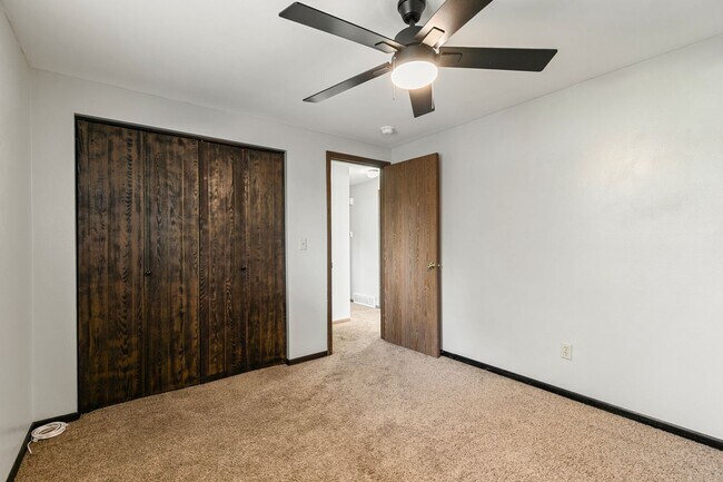 Building Photo - 390 Knotty Pl