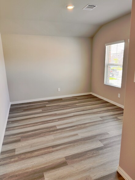Building Photo - 2217 Dunbar Dr
