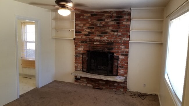 Building Photo - VIDEOTOUR: Don't Blink, This will be gone! PETS WELCOME