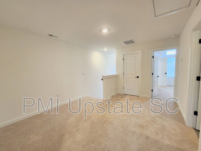Building Photo - 1283 Westgate Vlg Dr