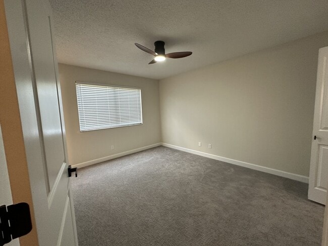 Building Photo - 12 Woodland Oaks Dr