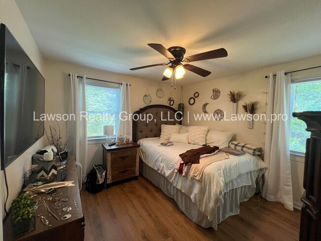 Building Photo - Close to Carvins Cove- One Level Living with Hobby Shed