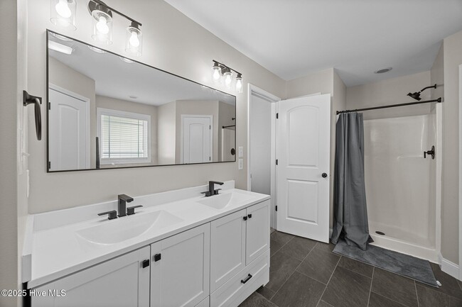 Building Photo - 218 Kestrel Ct