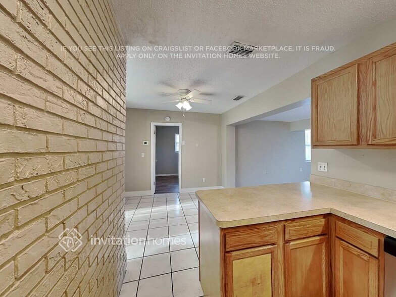 Building Photo - 1856 Greenhill Dr