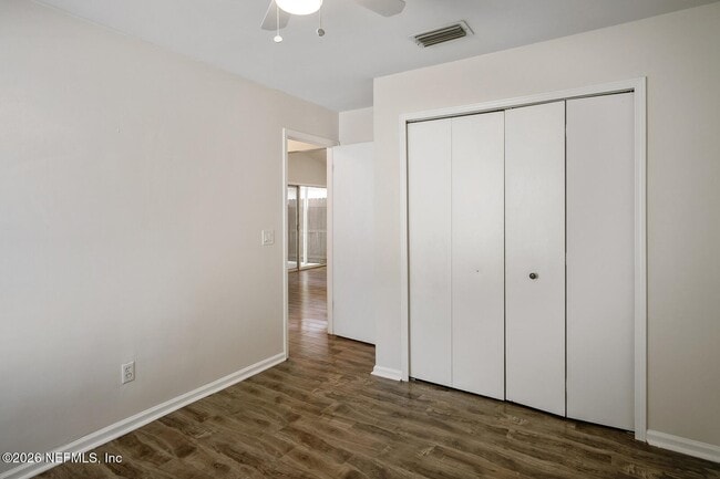 Building Photo - 1329 Cove Landing Dr