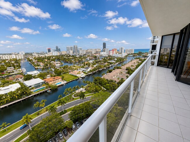 Building Photo - 3640 Yacht Club Dr