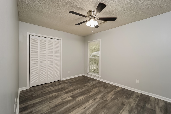 Building Photo - 8117 N Ridgebrook Dr