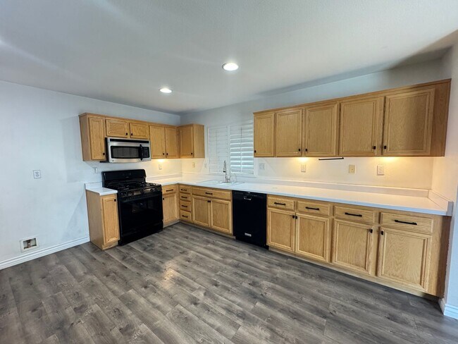 Building Photo - Calling All Military Families!!!Beautiful ...