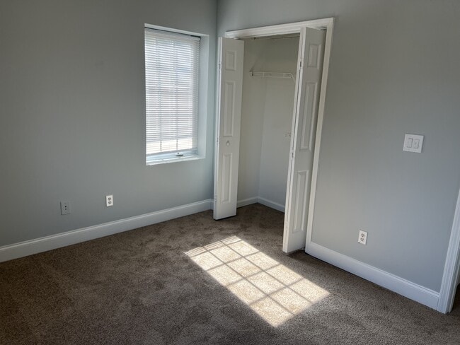 Building Photo - 2367 Cascade Rd